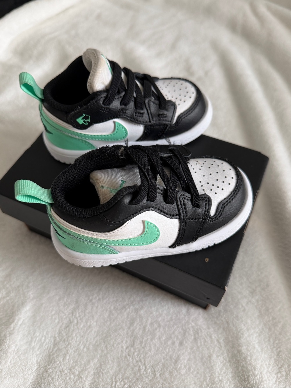 Jordan Kids Black, White & Mint Green Low-Top Sneakers